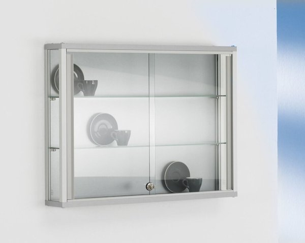 Wand / Sammlervitrine, Maße: (H x B x T) 590 x 800 x 120 mm, 2 Dickglasböden, Dekor Silber